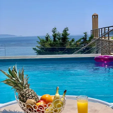 Golden King Villa *