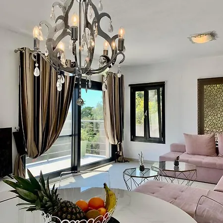 Golden King Villa Vasziliász
