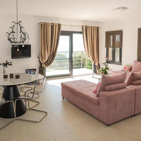 Golden King Villa *