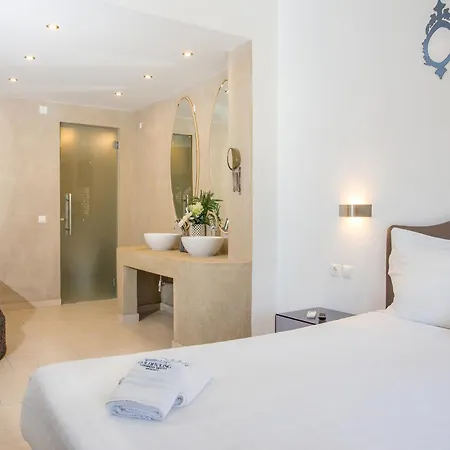Golden King Villa *