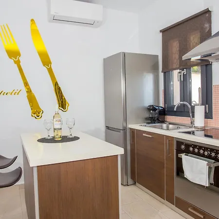 Golden King Villa *